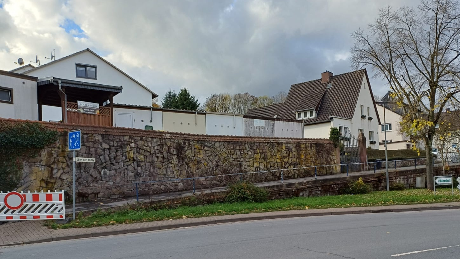 Stabilität der Straße nicht gewährleistet: Einfahrtsbereich „Über der Mühle“ ab sofort dicht