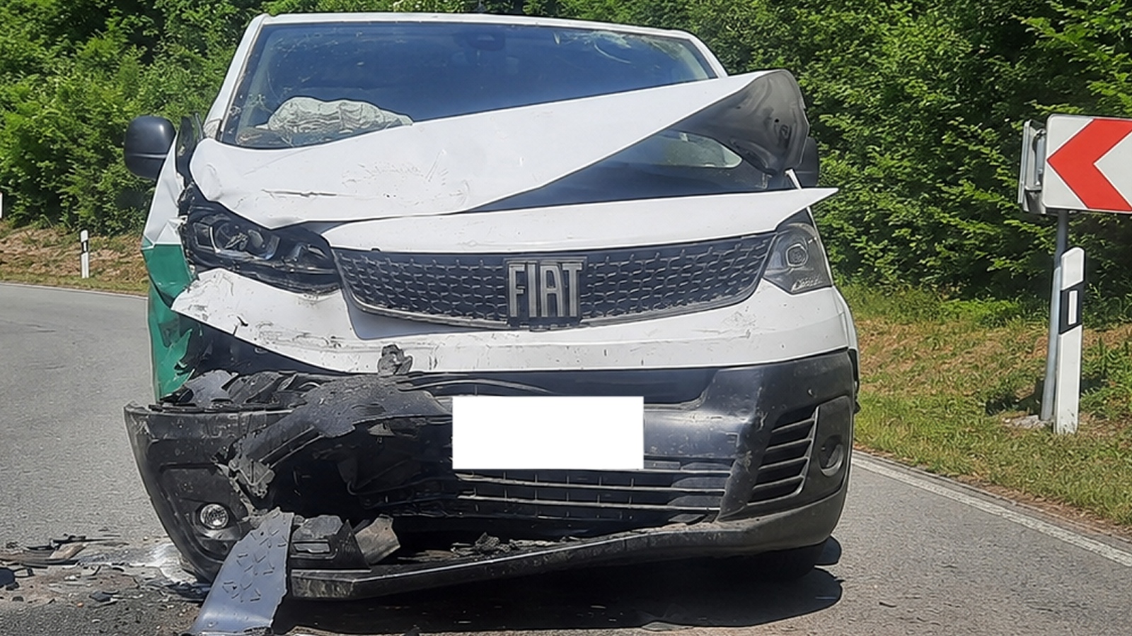 Schwerer Frontalzusammenstoß auf der L838 bei Jakobsberg – Zwei Verletzte nach Unfall in enger Kurve