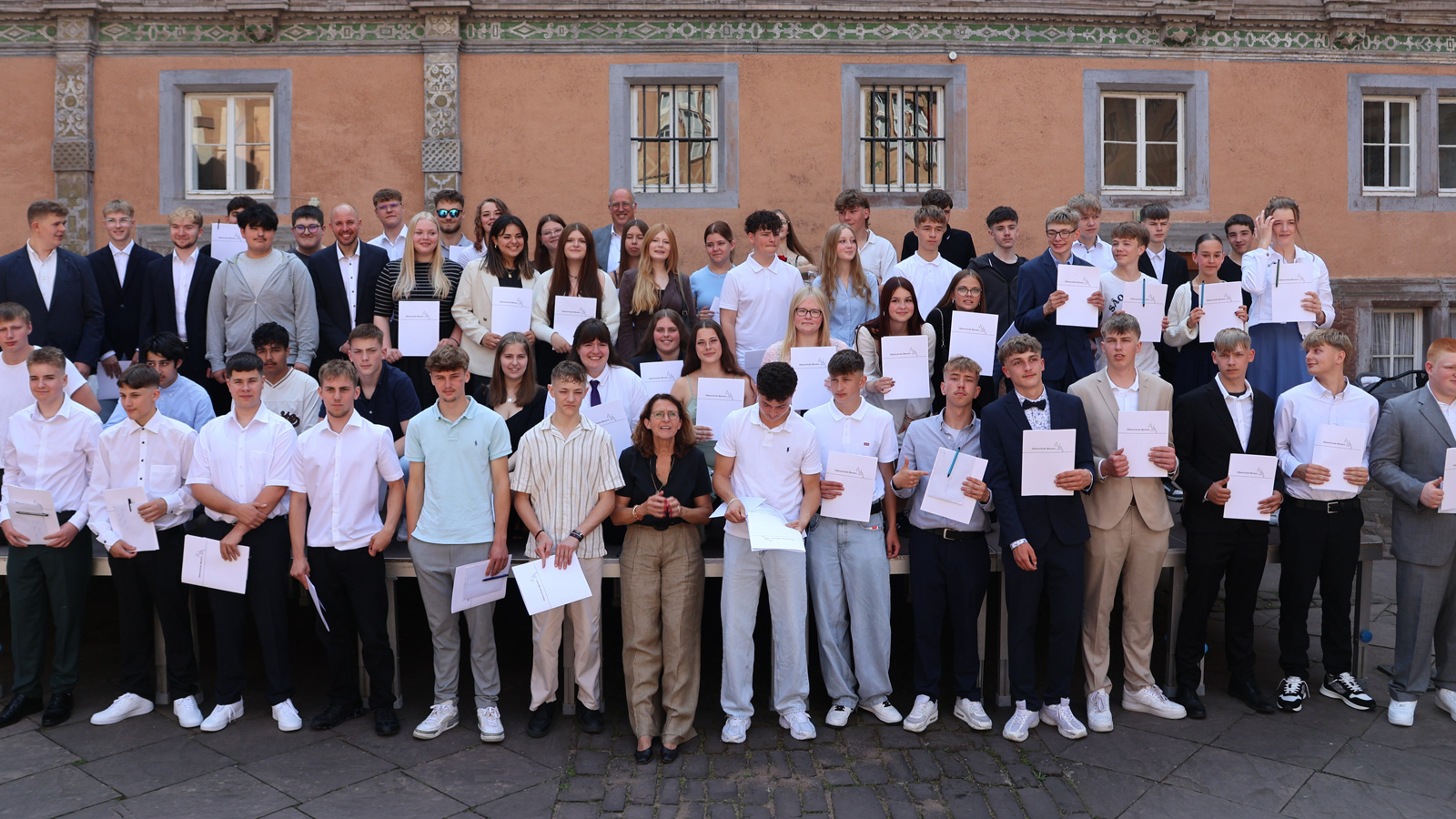 Oberschule Bevern verabschiedet Abschlussjahrgang mit bewegender Feier in der Schlosskapelle