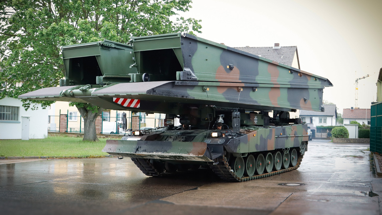 Panzerpionierbataillon 1 in Holzminden erhält ersten neuen Brückenlegepanzer „Leguan“