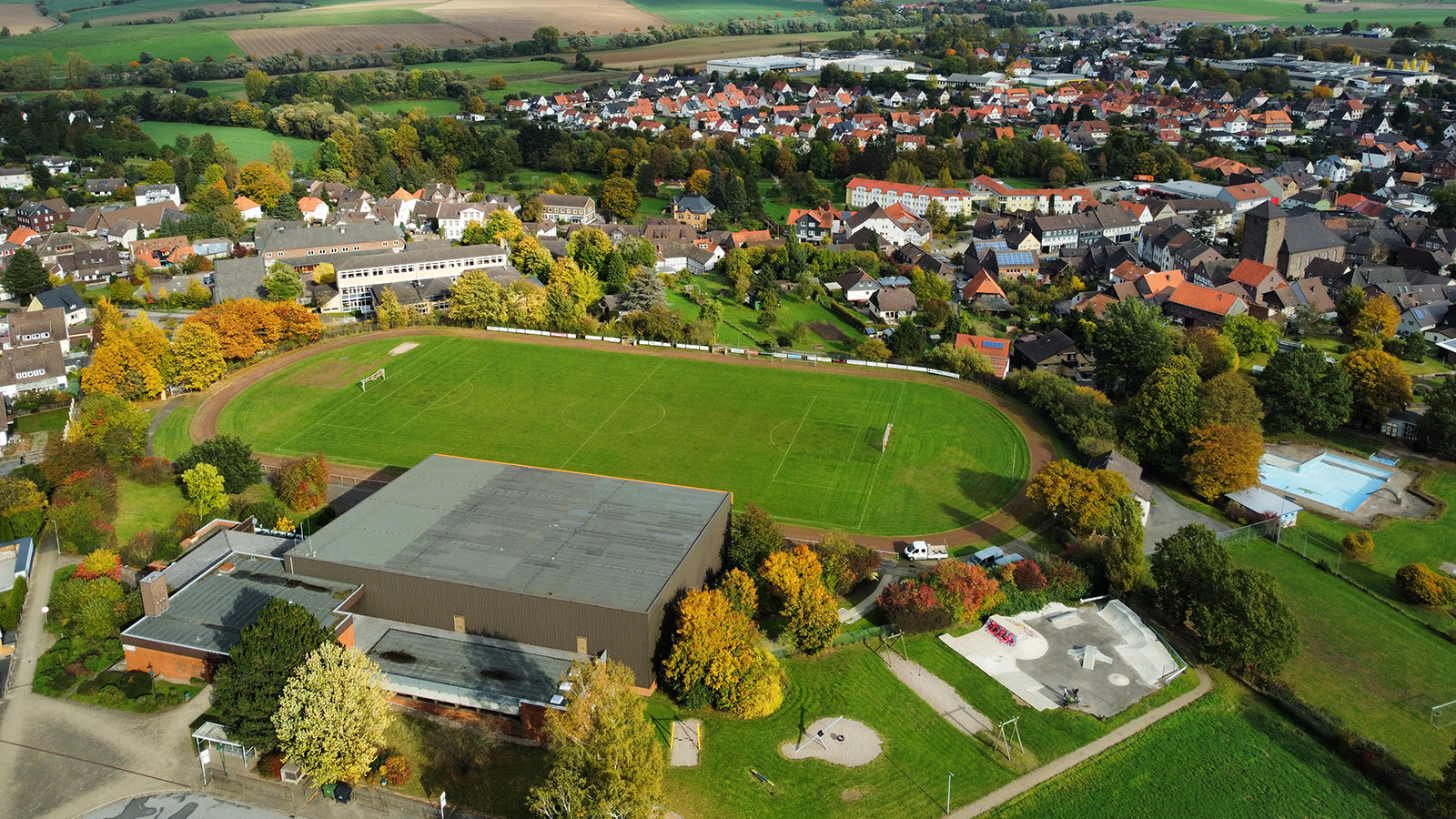 Streit um Sportplatzpflege in Eschershausen: Verein berichtet von Druck und Klagedrohungen