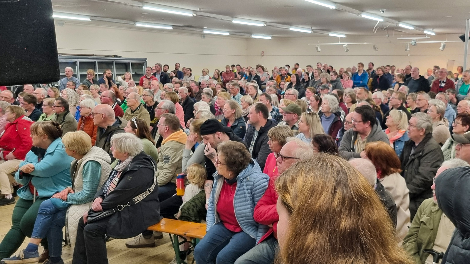 Rund 500 Besucher informieren sich in Grünenplan über Konzept von Tante Enso