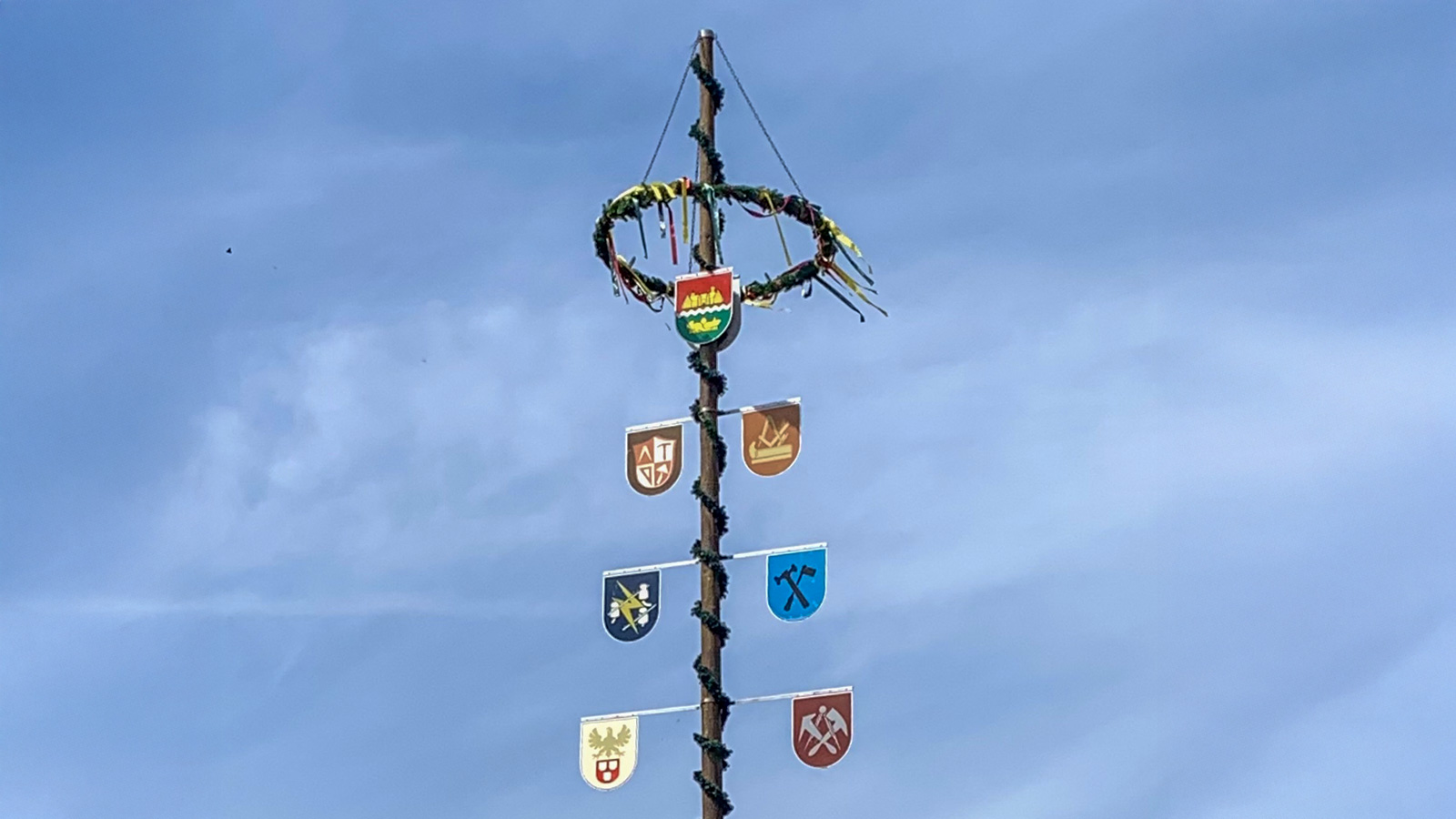 Flecken Bevern und Vereine laden zum Maifest am Schloss mit Musik, Tanz und Museumsflohmarkt ein