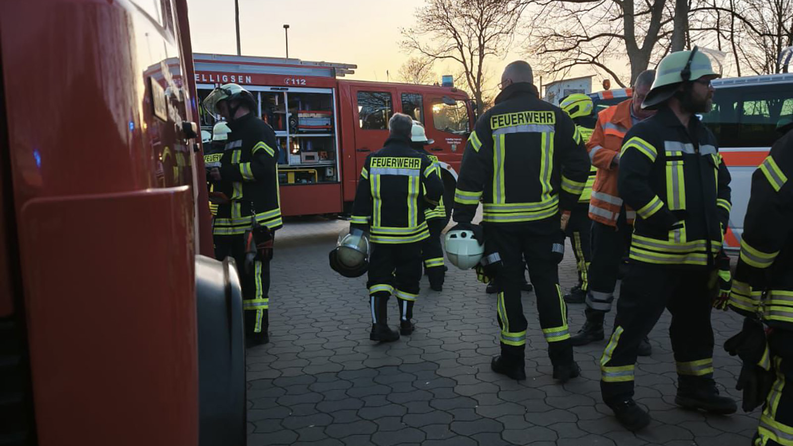 Alkoholisierte Person aus Bach gerettet – Großeinsatz am Mittwochabend in Delligsen