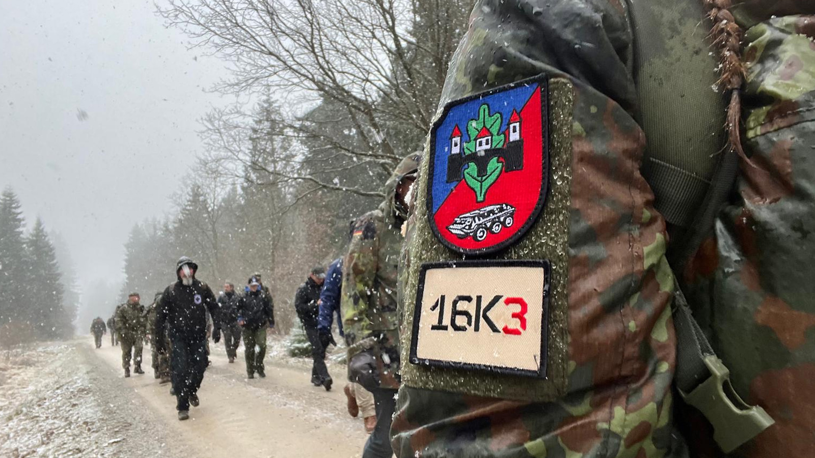 Über 30 Teilnehmende absolvieren Gedenkmarsch im Solling in Erinnerung an Gefallene von 2010