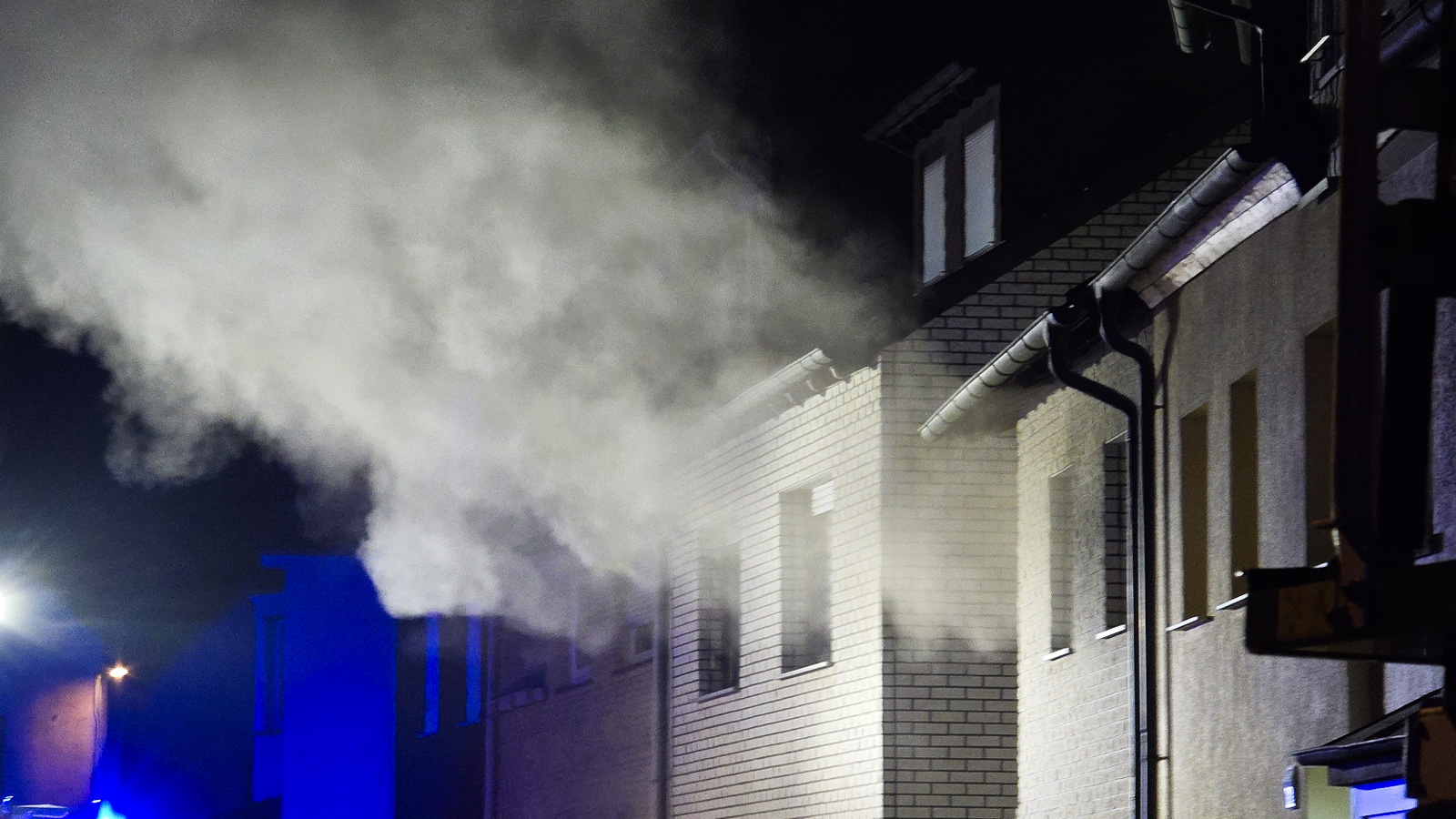 Wohnungsbrand in Lüchtringen sorgt für Großeinsatz der Feuerwehr – eine Person verletzt