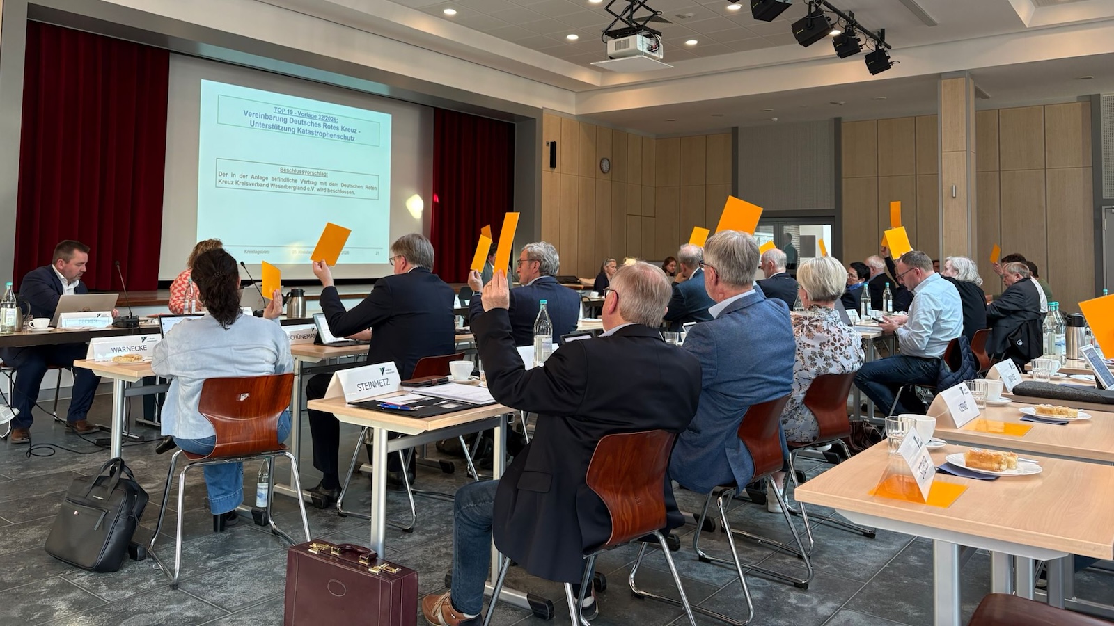 Landkreis Holzminden stärkt Katastrophenschutz: Kreistag stimmt neuem DRK-Vertrag zu  