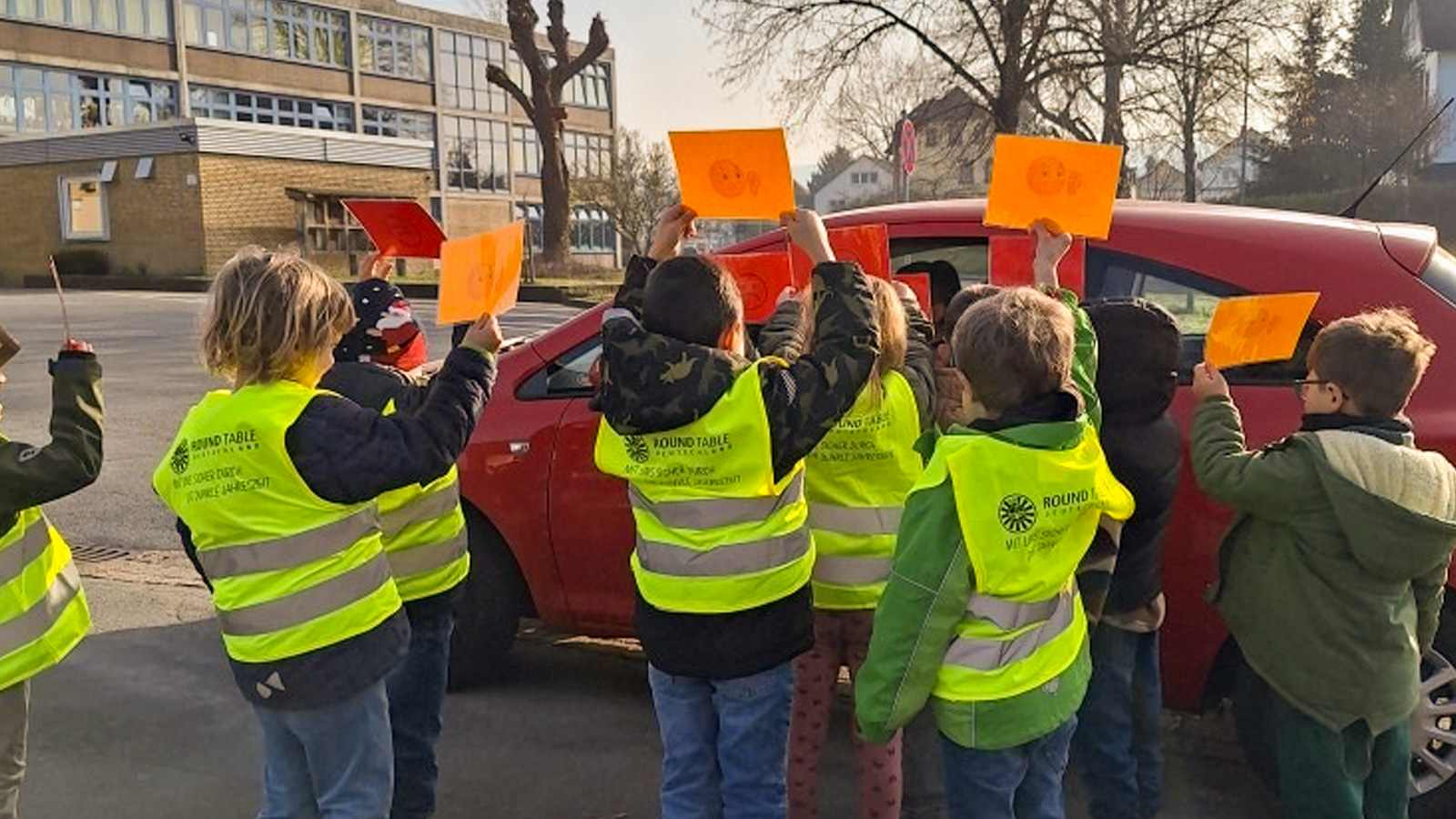 Polizei Holzminden führt Schwerpunktkontrollen durch: Kinder beteiligen sich an Geschwindigkeitsaktion