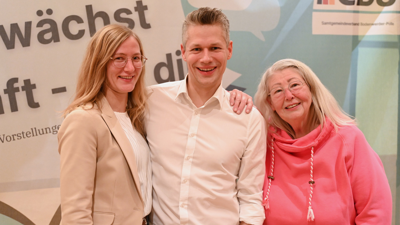 Sören Warnecke mit Partnerin Leonie Kordsmeyer und Mutter Sigris Warnecke. Sören Warnecke mit Partnerin Leonie Kordsmeyer und Mutter Sigris Warnecke.